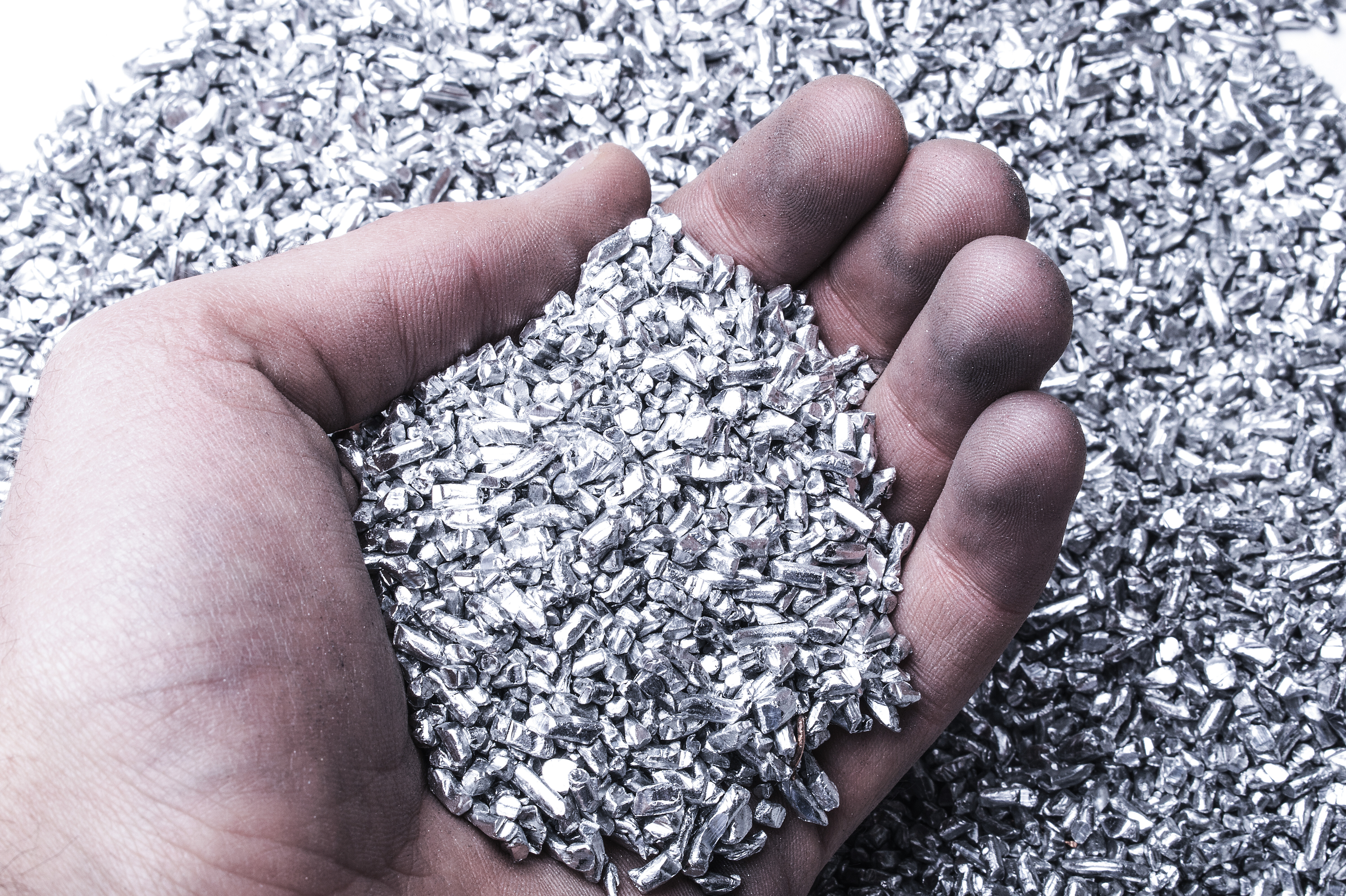 Treatment of fine dust in aluminum production